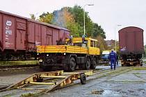 Náš čtenář navrhuje pro nákladní dopravu využívat kombinovanou dopravu: sinice + železnice.