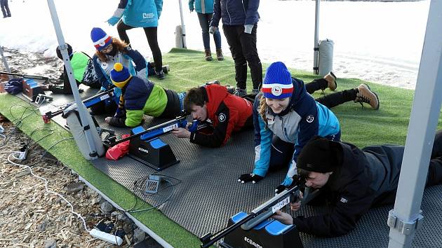 Žáci 6.,7. a 9. třídy ze Základní školy v Šardicích si  vyzkoušeli různé disciplíny zimních olympijských her na olympijském festivalu v Brně.
