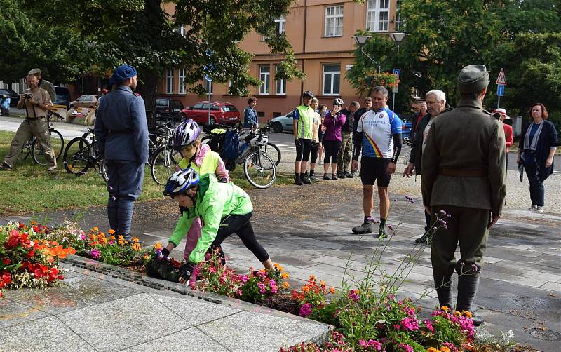 Tradičního dvoudenního cyklopřejezdu z Hodonína do Košarísk se zúčastnilo patnáct Čechů a Slováků.