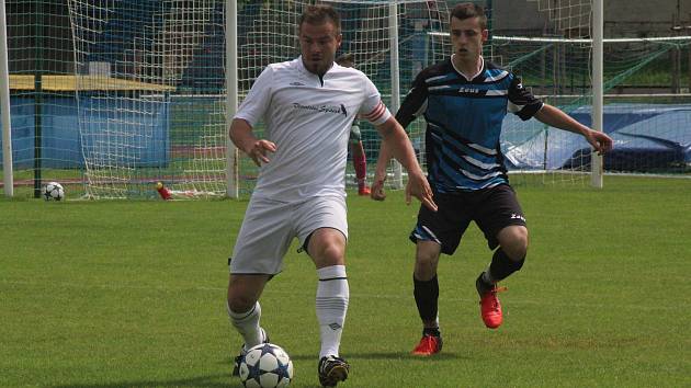 Jedním z finalistů okresního poháru jsou Dubňany (v bílém).