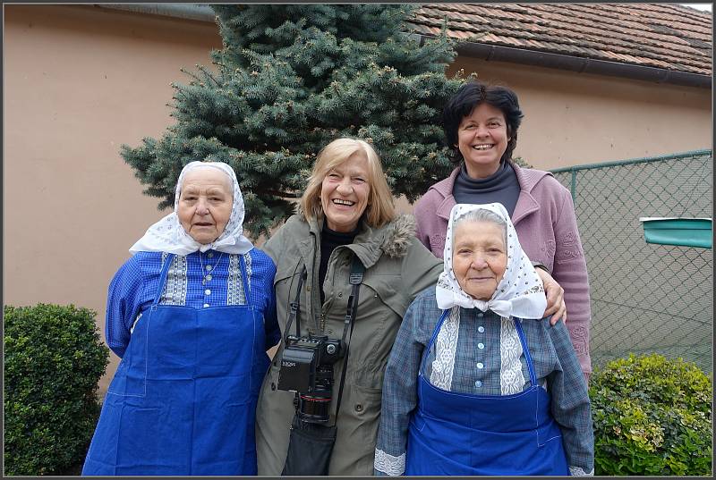 Líba Taylor při fotografování ve Svatobořicích-Mistříně.