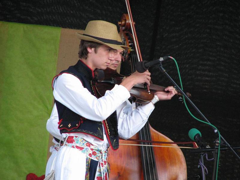 Třetí ročník soutěžního festivalu folklorních souborů v Dambořicích.