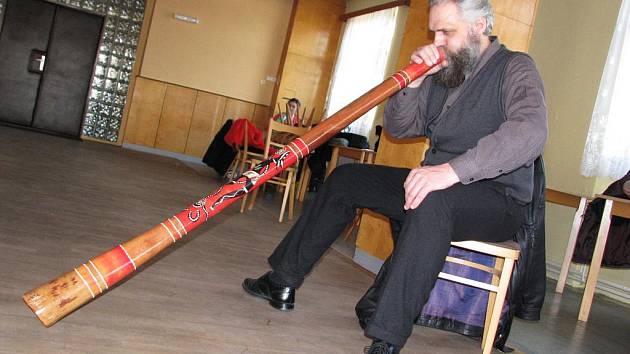 Didgeridoo vyrobili termiti. ''Prdí'' se na něj - Hodonínský deník