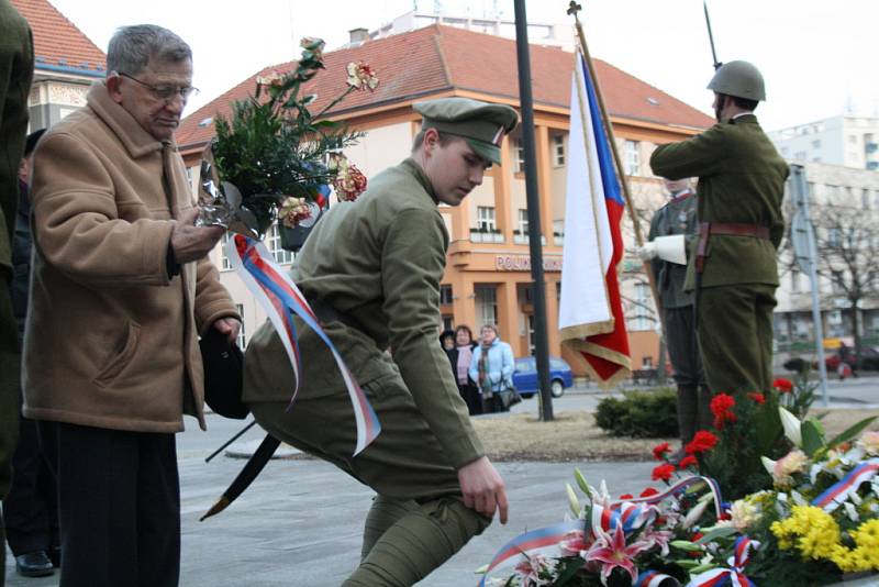 Oslavy výročí Masarykova narození.