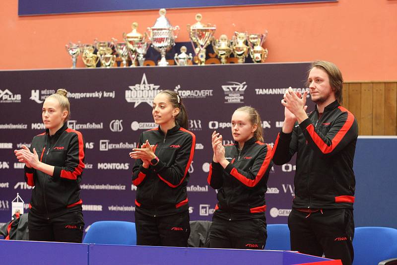 Stolní tenistky Hodonína v úvodním čtvrtfinále ženské Ligy mistryň podlehly favorizovanému Berlínu Eastside 0:3.