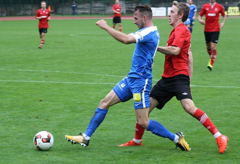 Fotbalisté Hodonína (v červených dresech) ve 3. kole celostátního MOL Cupu prohráli s ligovým Libercem 0:4 po prodloužení. Zápas sledovalo devět stovek diváků.