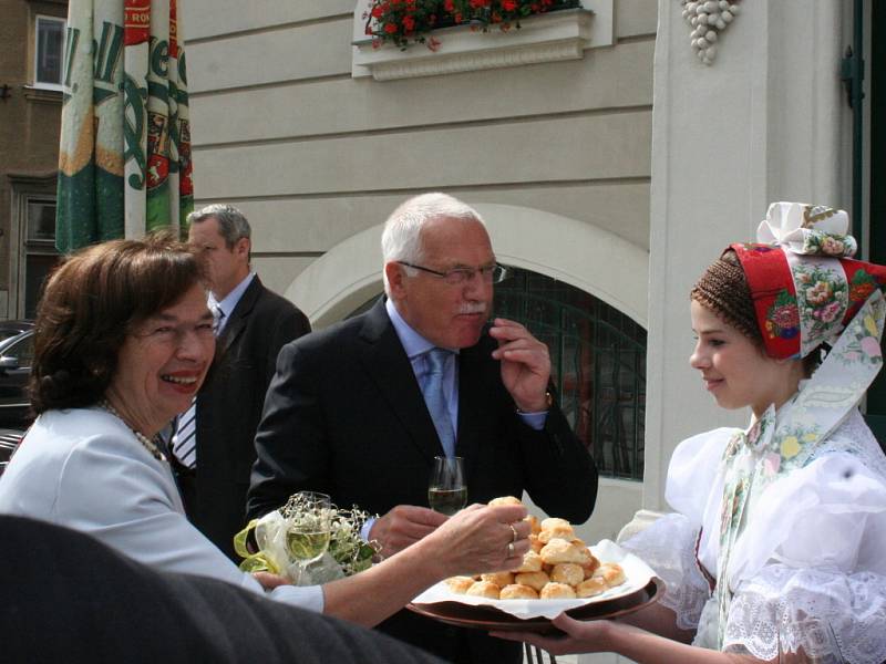 Návštěva prezidenta Václava Klause a jeho ženy Livie v Hodoníně.
