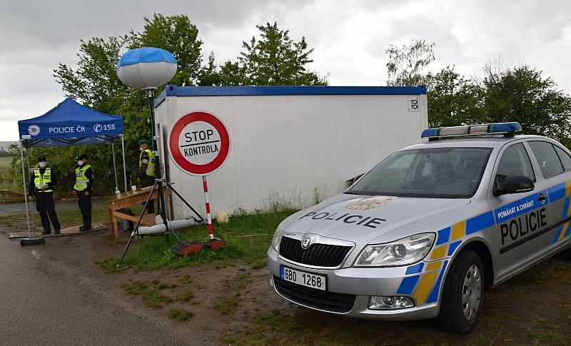 Na hraničním přechodu mezi Valticemi a rakouským Schrattenbergem kontrolovali policisté již jen namátkově.