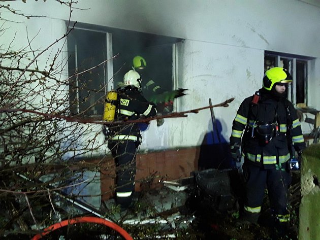První oběť požáru na jižní Moravě: Ve Veselí nad Moravou hořel rodinný dům