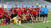 Hodonínští fotbalisté (v červenočerných dresech) porazili Břeclav 2:1.