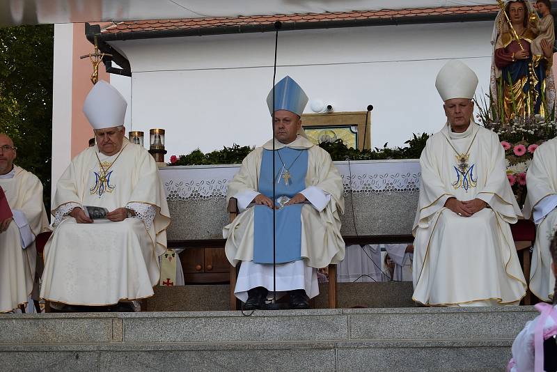 Zlatá sobota je vyvrcholením poutního roku. Do Žarošic se sjíždí věřící z blízka i daleka.