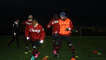 Pondělní trénink na umělé trávě v Dubňanech s fotbalisty divizního Hodonína absolvovaly i posily Radim Kleiber, Modibo Mangara a Julio Dodzi Kotchi. 