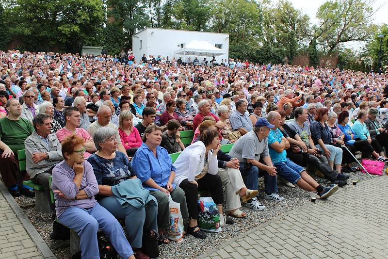 Dechová hudba Mistříňanka zahrála svým příznivcům v kyjovském letním kině. Oslavila tak padesát let.