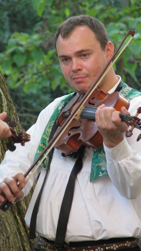 Ve Strážnici se konal jednasedmdesátý ročník Mezinárodního folklorního festivalu. Vystoupily tam soubory z celého světa.