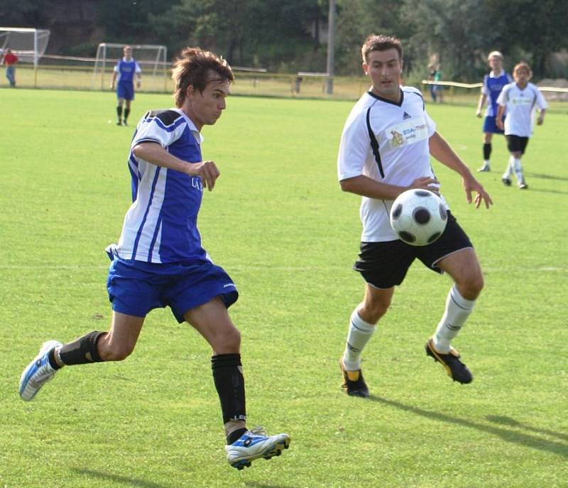 Fotbalisté Rohatce vyhráli na půdě okresního rivala z Vacenovic.