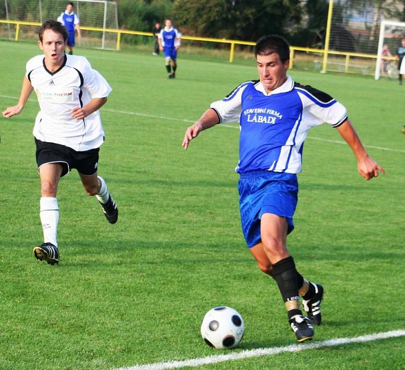 Fotbalisté Rohatce vyhráli na půdě okresního rivala z Vacenovic.