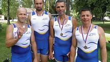 Zkušení hodonínští veslaři získali na mezinárodním mistrovství České republiky veteránů celkem dvanáct cenných kovů. K šesti zlatým medailím přidali ještě dvě stříbra a čtyři bronzy.
