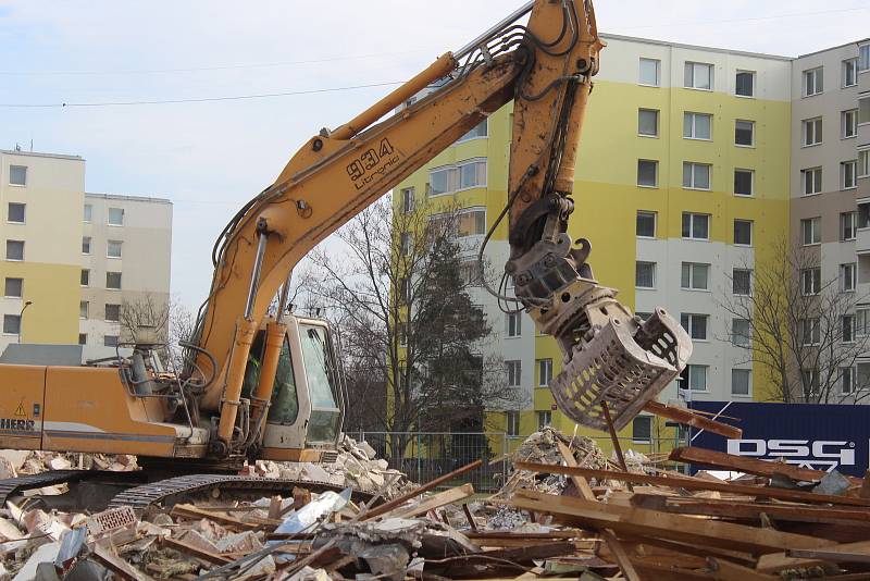 Práce na bývalé městské tržnici ve Veselí nad Moravou v úterý dopoledne.