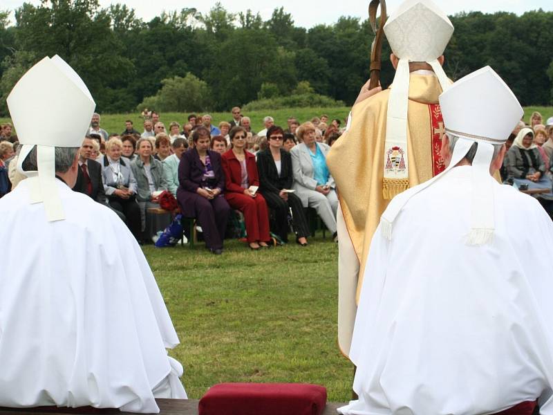 Bohoslužba na mikulčických Valech