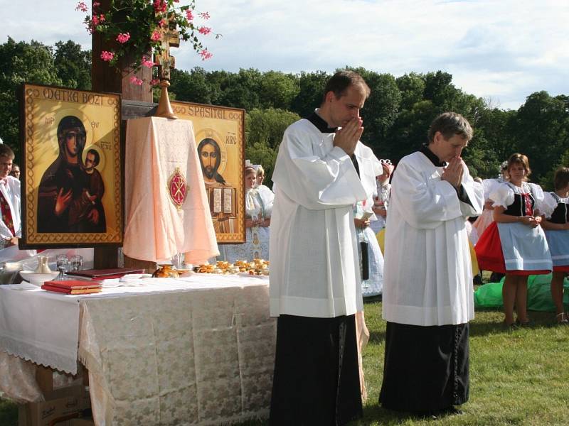 Bohoslužba na mikulčických Valech