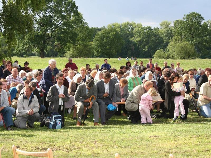 Bohoslužba na mikulčických Valech