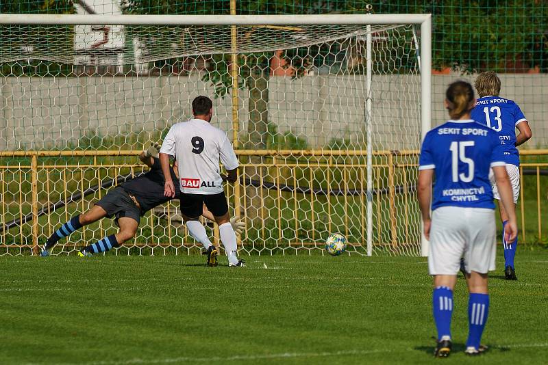 Fotbalisté rezervy Dubňan (v bílých dresech) si ve finále Okresního poháru poradili s Vlkoší.