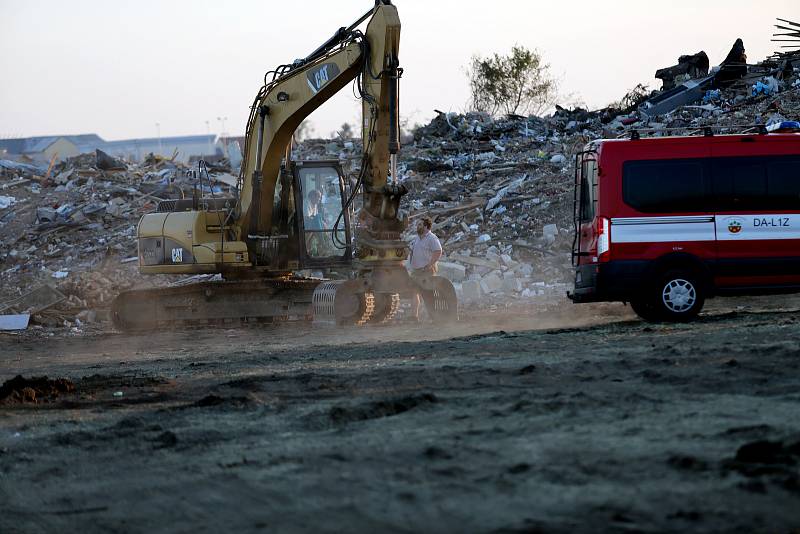 Následky tornáda a úklid v pondělí 28.6. v obcích Hrušky, Moravská nová ves a Mikulčice