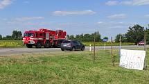 Konvoj hasičů projížděla po silnici I/55 kolem Moravské Nové Vsi. Dnešním dnem tak skončila jejich činnost v tornádem zasažených obcích.