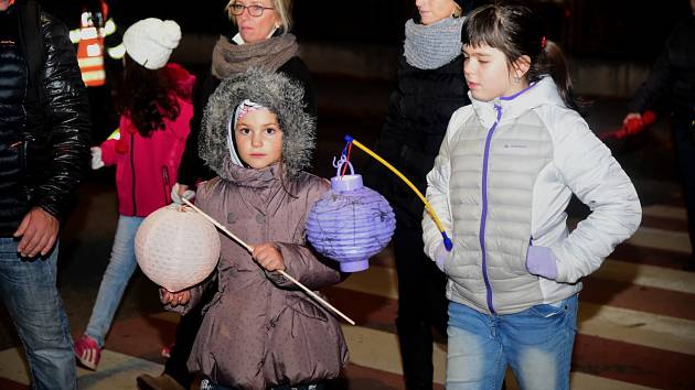 Lampionový průvod.