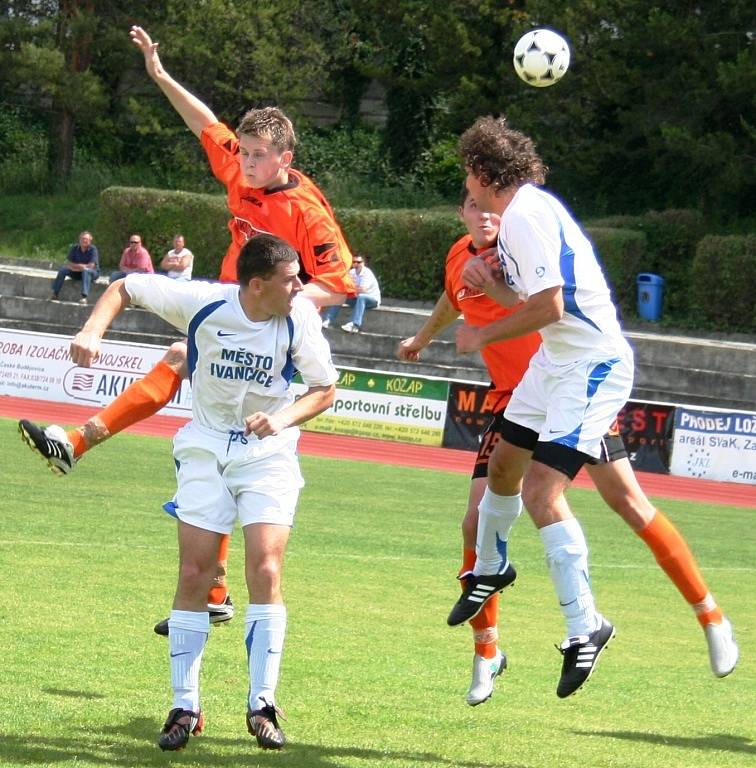 Krajský přebor: Kyjov (v oranžovém) vs. Ivančice