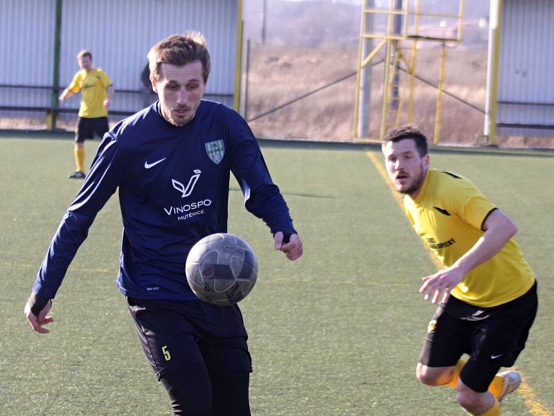 Zatímco fotbalistům Mutěnic dlouhá zimní příprava o víkendu skončila, týmy hrající nižší krajské a okresní soutěže mají před sebou ještě generálku.