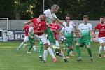 Fotbalisté třetiligového Uherského Brodu (červené dresy) v předkolo MOL Cupu zdolali divizní Bzenec 3:1.