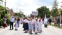 Ze slavnostního průvodu Mezinárodního folklorního festivalu ve Strážnici.