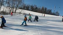 Takto si děti užívaly na lyžařském kurzu v Olešnici.