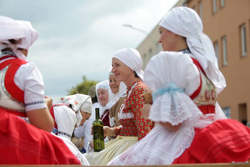 Kyjovské dožínky jsou tradiční folklorní akcí. Průvod v tradičních krojích prošel městem s několika zastávkami za doprovodu dechové hudby.