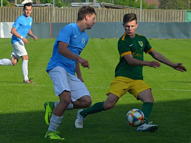 Utkání předních týmů krajského přeboru fotbalistů FK Mutěnice (zelené dresy) - FC Boskovice skončilo nerozhodně 2:2.