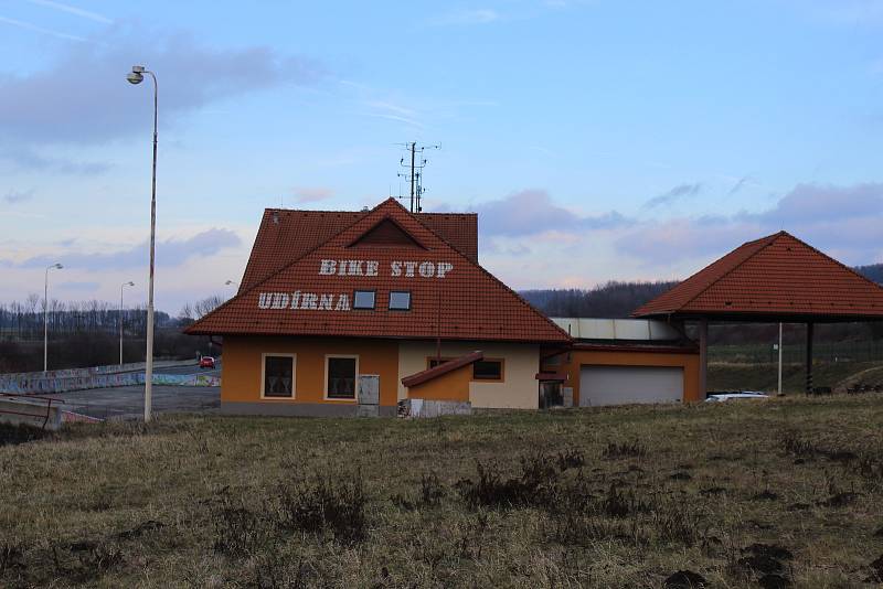 Bývalá celnice mezi obcemi Javorník a Vrbovce.