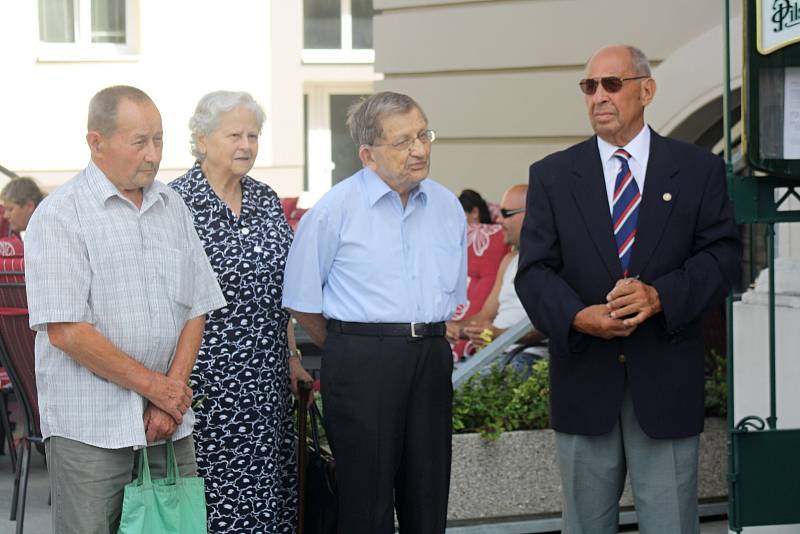 Před jednadvaceti lety přišel v bývalé Jugoslávii o život hodonínský rodák Luděk Zeman. Ve středu si ve městě vzpomněli a uctili vojákovu památku.