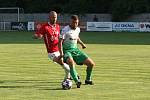 Fotbalisté třetiligového Uherského Brodu (červené dresy) v předkolo MOL Cupu zdolali divizní Bzenec 3:1.