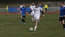 Fotbalisté Kyjova (modré dresy) na úvod jara podlehli Velkým Bílovicím 0:3.