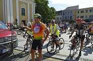 Peleton cyklistů projektu Na kole dětem se druhý červnový víkend zastavil v Hodoníně.