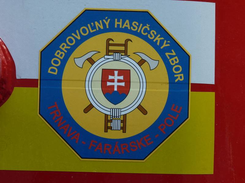 Hasičské jednotky z Trnavského kraje přivezly na požár u Bzence speciální techniku.