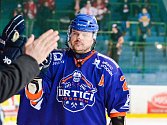 Čtyřicetiletý obránce Petr Pokorný (na snímku) je nejstarším hodonínským hokejistou v letošním play off.