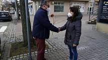 Práce, a pak zábava. V Zeleném domě pohody v Hodoníně podpořili hnutí Samo se to neuklidí a oslavili MDŽ. FOTO: Archiv zařízení