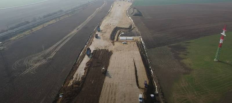 Stavba nového úseku dálnice D55 mezi Starým Městem a Moravským Pískem na Hodonínsku zase pokročila.