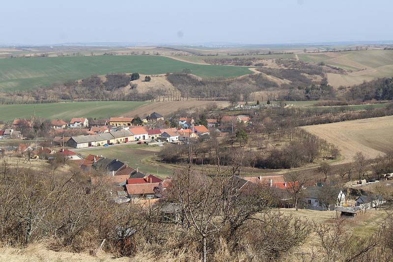 Na místě budoucí vyhlídky na kopci Světlá nad Karlínem.