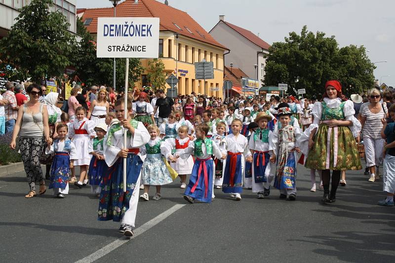 Víkend patřil ve Strážnici milovníkům folkloru. Na devětašedesátý ročník Mezinárodního folklorního festivalu Strážnice dorazili účinkující ze všech koutů České republiky i světa.