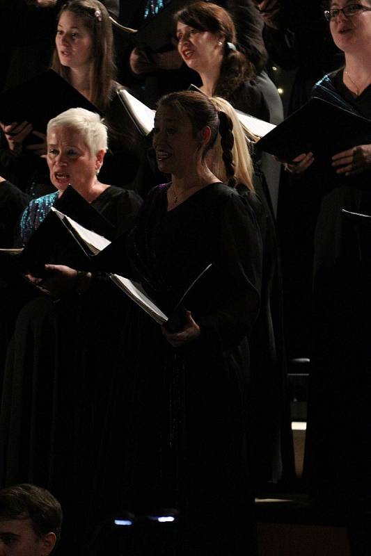 Český filharmonický sbor Brno a Orchestr Czech Virtuosi ve Strážnici.