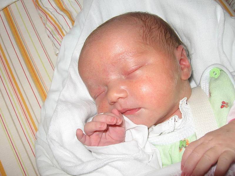 Adéla Falešníková, 48 cm, 3,25 kg, 20. července 2010, Kozojídky