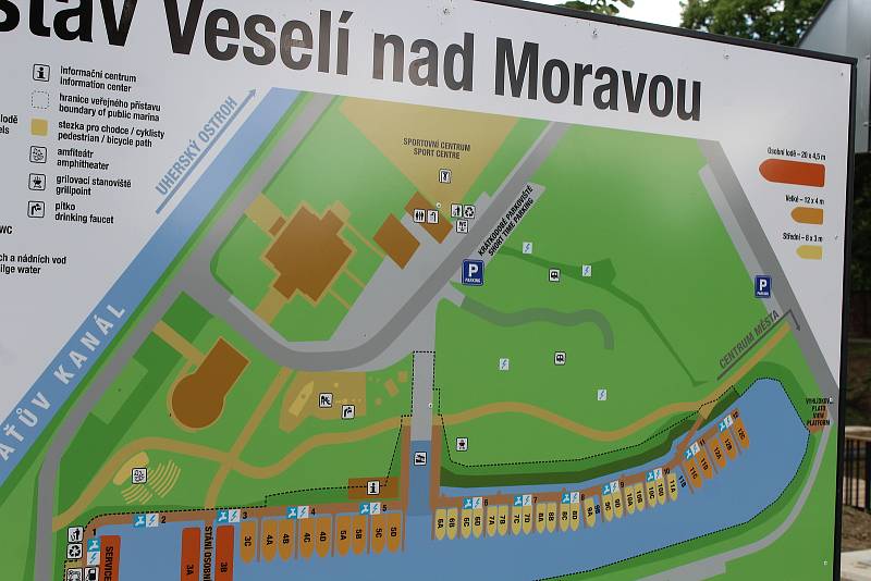 Přístav ve Veselí nad Moravou, den před slavnostním otevřením.